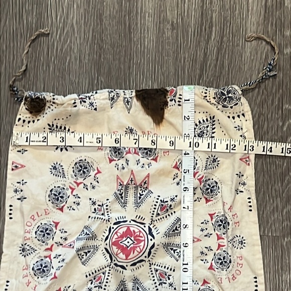 Free People 💝 10/$10 💝 Drawstring Bag with Bohemian Print - Picture 4 of 8
